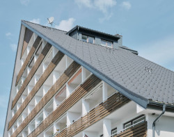 Střešní krytina Structa od Swisspearl je ideálním řešením pro rodinné domy i rekonstrukce.