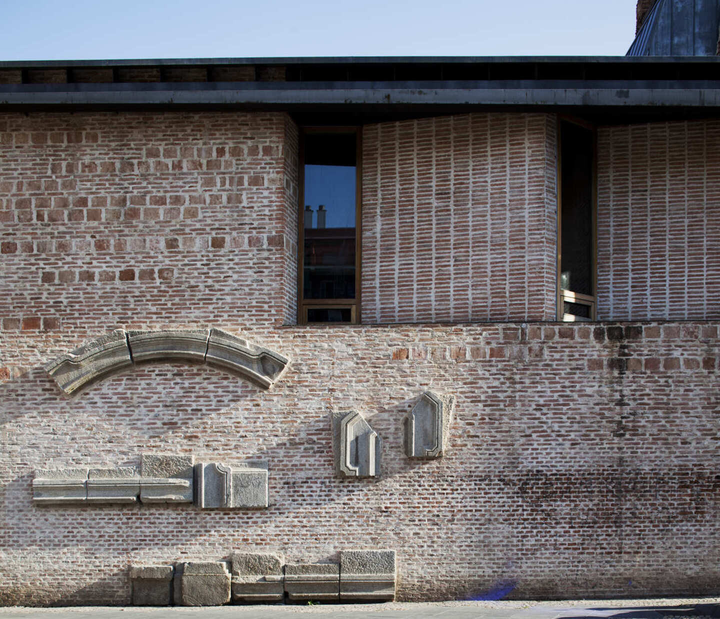 Dostavba kostela San Fernando v Madridu od José I. Linazasora