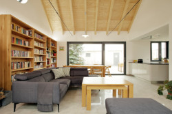 Rodinný dům na Hané, No-A Architekti: Interiéry hrají především přirozenými odstíny dřeva