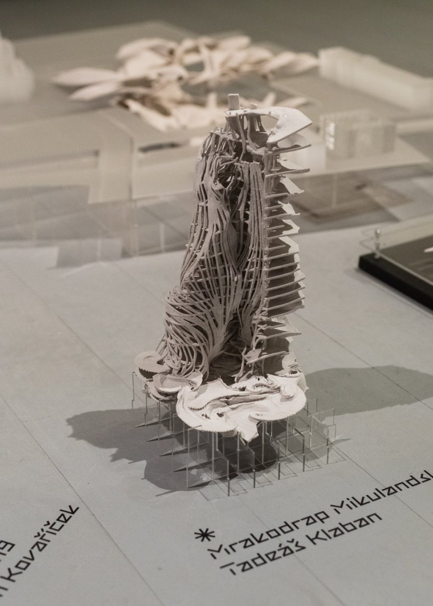 Ateliér architektury III se ve svých projektech soustřeďuje na testování nových metod navrhování. Úspěchy i nepřeberné množství projektů ateliéru sleduje výstava Souostroví / Archipelago 13 *A3, která se koná v Galerii UM.