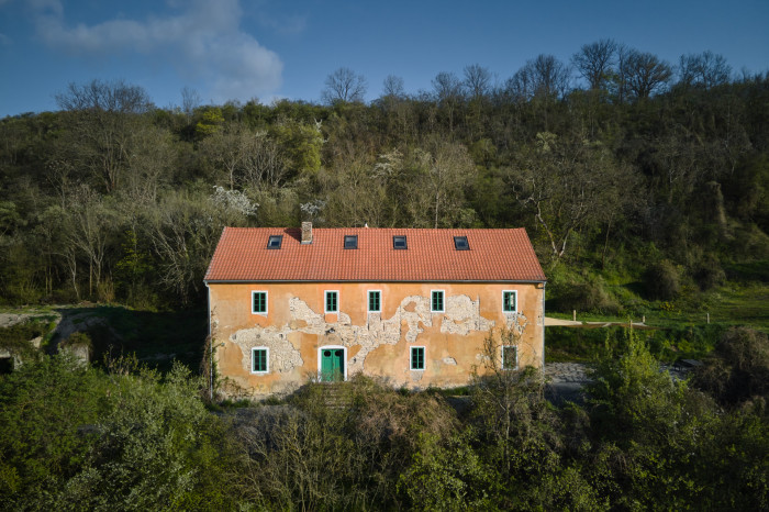 Rekonstrukce hostince Na Lisu v Brzánkách od Jana Veissera