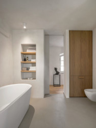 Celý projekt spojuje paleta neutrálních odstínů a přírodních materiálů.