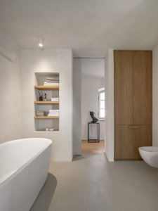 Celý projekt spojuje paleta neutrálních odstínů a přírodních materiálů.