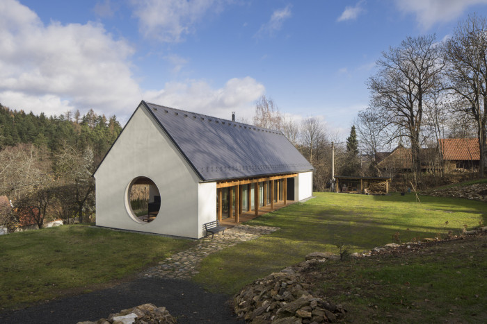 Rekreační rodinný dům od studia Lenka Míková architekti