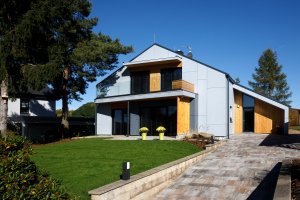 Nízkoenergetický dům po rekonstrukci od ateliéru Vostracký poblíž Českých Budějovic