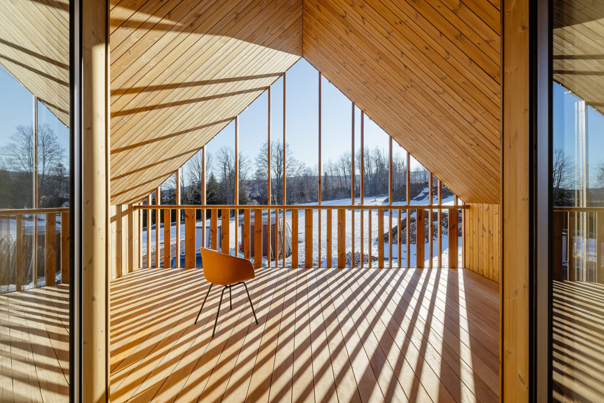 Pohled do lodžie (Šumavská chalupa; Atelier VAS)