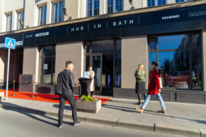 Nové koupelnové studio Hub in Bath v Karlíně vzniklo spojením čtyř výrobců sanitárních produktů.
