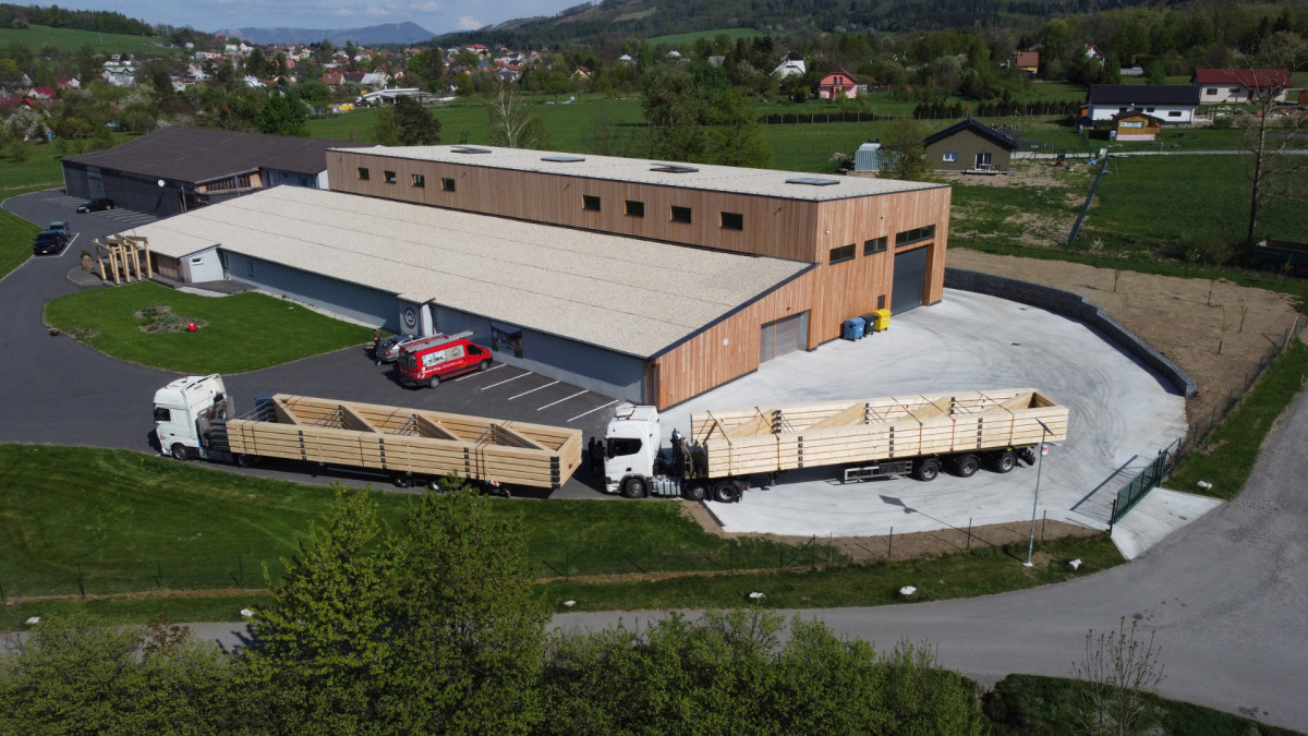 Výroba dřevěných konstrukčních prvků, vazníků a panelů od DMC Group