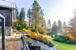 3K Architects zrekonstruovali rekreační chatu na Benešovsku na pozemku s ojedinělým severským rázem