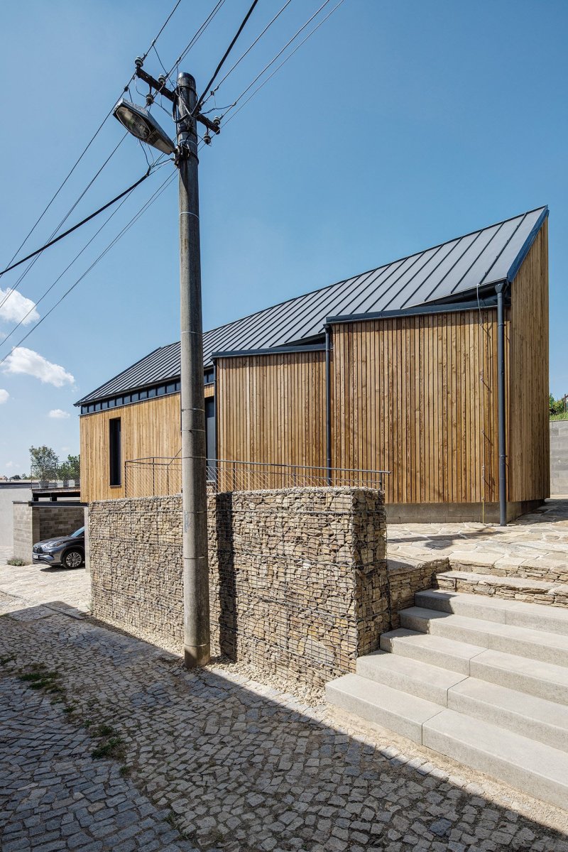 Boq architekti navrhli atriový rodinný dům na jižní Moravě