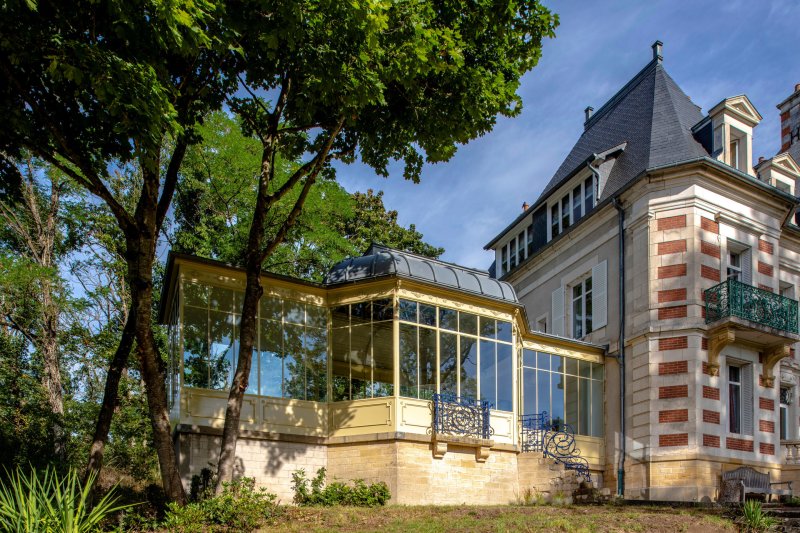Vakuové izolační sklo FINEO použité v B&B Les Myosotis, St. Honore les Bains, Francie