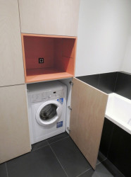 Pračku se podařilo skrýt do nábytku. Studio ČTYŘI STĚNY, Rekonstrukce bytu v Krči - foto