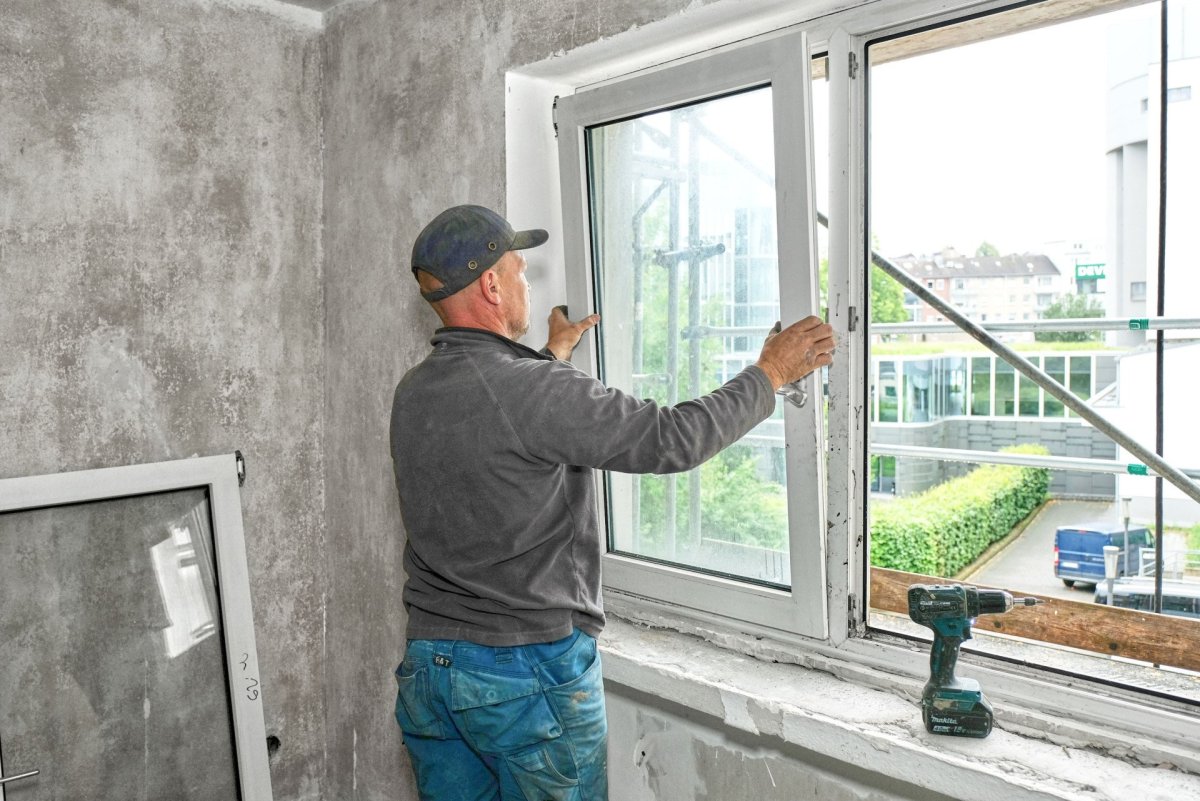 Německý výrobce okenních profilů REHAU vysvětluje, jak ušetřit elektrickou energii díky výměně oken