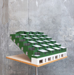 Magisterský ateliér Mikaela Bergquista na KTH pracuje s tématem "Jak bychom měli žít – společně?" (na obrázku: projekt bydlení, fotografie modelu, studentská práce)