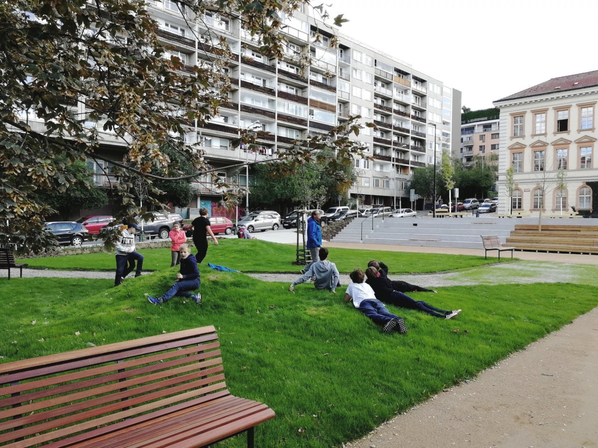 Revitalizace Komenského náměstí v Praze na Žižkově, MCA atelier/ Pavla Melková, Miroslav Cikán