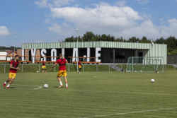 Sportovní areál v Praze-Lysolajích od studia knesl kynčl architekti