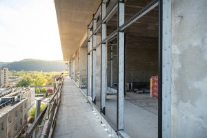Developerská společnost PSN proměnila bývalou továrnu Microna na luxusní bytový dům Vanguard Prague