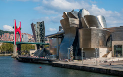 Guggenheimovo muzeum v Bilbao od Franka Gehryho