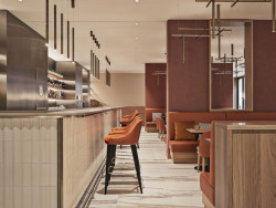 Ateliér R21 Architects a studio Matteo Thun & Partners zrekonstruovali palác na Senovážném náměstí. Nově slouží jako nadstandartní hotel.