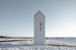 Kaple je zasvěcená Panně Marii. (Kaple u Čečelic, ateliér Chrama)