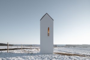 Kaple je zasvěcená Panně Marii. (Kaple u Čečelic, ateliér Chrama)
