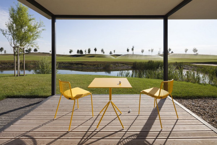 Obydlí v objetí golfu, 3x3,