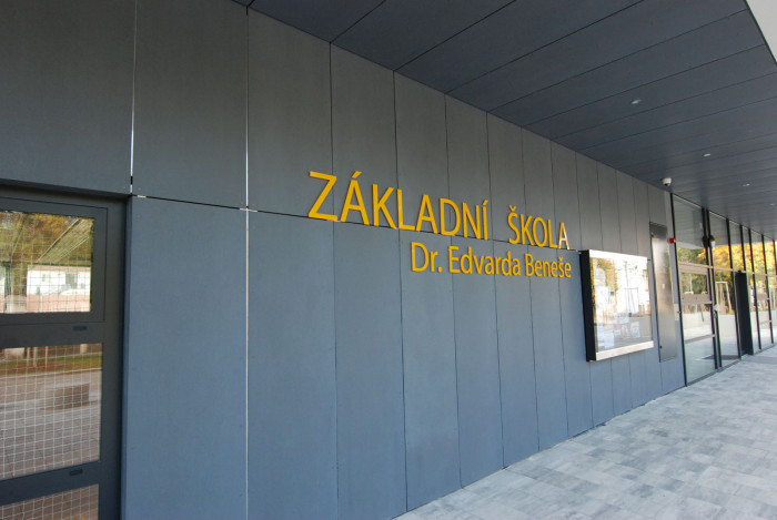 Přístavba ZŠ DR. E. Beneše, Med Pavlík architekti - foto