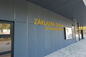 Přístavba ZŠ DR. E. Beneše, Med Pavlík architekti - foto
