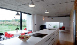 n/a, Dom LJM, kuchyně s výhledem na zahradu - foto