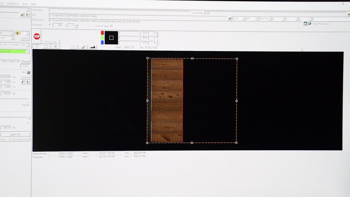 Skenování povrchu tvrzeného kamene TechniStone®, proces jehož výsledkem je hotový 3D model materiálu.