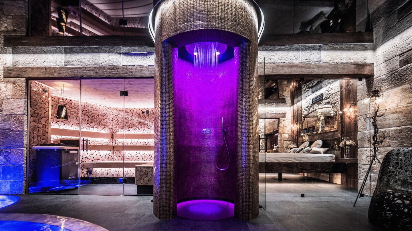 Česká firma Aquamarine Spa realizuje wellness produkty jako sauny, vířivky nebo bazény.