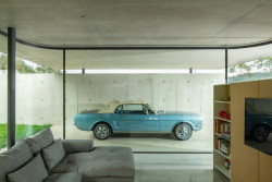 Ateliér Kamila Mrvy realizoval rodinný dům pro milovníka betonu v Žilině u Nového Jičína.