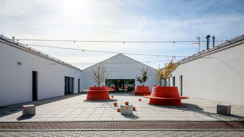 Navigo Solutions s.r.o. přináší rozhovor s architektem Adamem Rujbrem. Povídali si o architektuře, která obstojí v čase. (na obrázku Dětská léčebna se speleoterapií v Ostrově u Macochy)