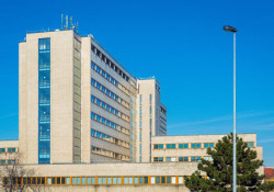 Všeobecný penzijní ústav, dnes Dům Radost, na pražském Žižkově od architektů Josefa Havlíčka a Karla Honzíka, 1932−1934