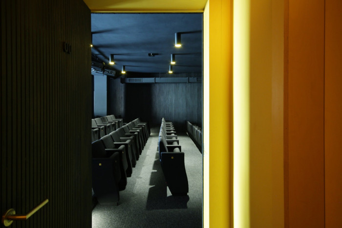 VIOLA centrum pro umenie, zerozero