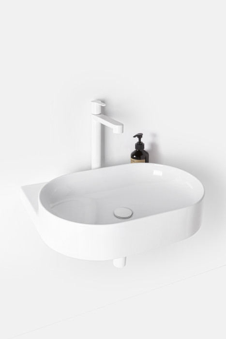 Keramické umyvadlo z kolekce Yard od RAVAKu navržené studiem  Vrtiška & Žák