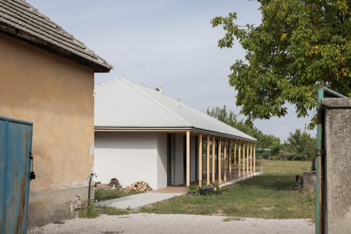 Rodinný dům od z pera architekta Tomáše Šeba a studia ROAR ve slovenské vesnici Palárikovo