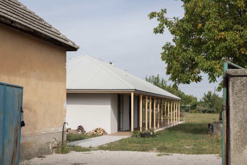 Rodinný dům od z pera architekta Tomáše Šeba a studia ROAR ve slovenské vesnici Palárikovo