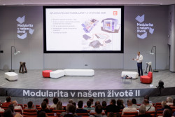 Lukáš Novotný ze společnosti ČEZ promluvil o rozvoji malých modulárních reaktorů (SMR). Tyto reaktory jsou považovány za budoucnost energetiky, protože umožňují škálovatelnou, bezpečnou a nízkoemisní výrobu energie... 