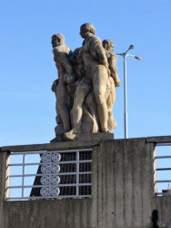 Pavel Janák, Hlávkův most, plastika Jana Štursy – foto