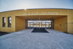 Studio Grulich architekti realizovalo v Líbeznicích pavilon základní školy.