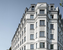 Profily StoDeco vdechly nový život chátrající fasádě z počátku 20. století na Opuštěné ulici v Brně. 