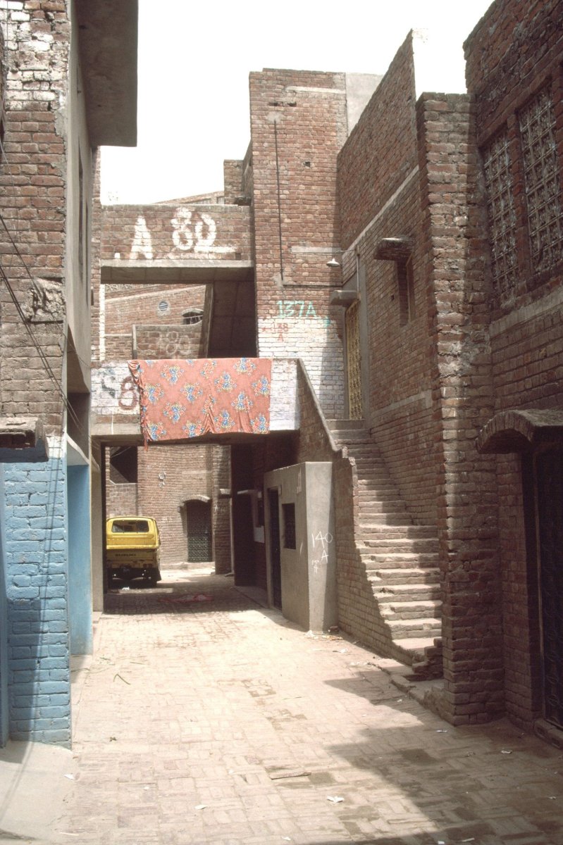 Sociální bydlení Angoori Bagh, Yasmeen Lari, Láhaur, Pákistán, 1975