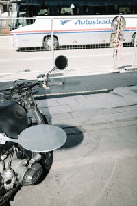Chromovaný stolek z nábytkové série Beasts - 2022