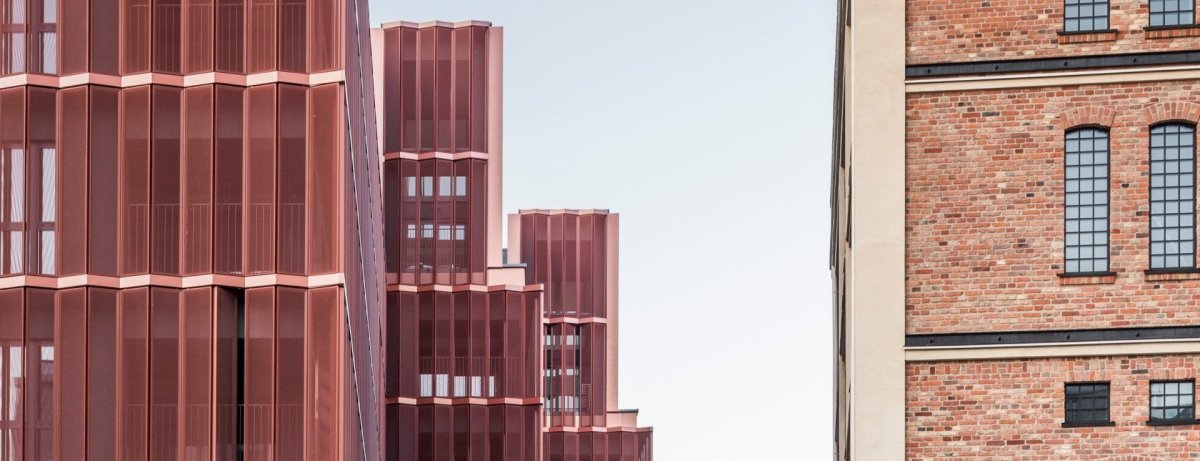 Architektonické studio JEMS Architekci realizovalo v areálu Varšavských pivovarů bytový dům, který nabízí byty od garsoniér až po dvoupatrové penthousy