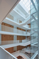 Atrium by bylo možné i temperovat a využívat i pro pobyt (Bytový dům Oliva, A69 architekti)