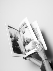 JANOŠÍK vydává knihu Krajina domovem jako oslavu svojí práce