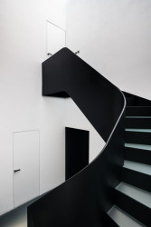 White Concrete Old House, I/O architects