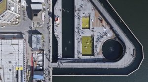 Is our future on water: Je naše budoucnost na vodě? Francouzský dokument není další alarmující výpovědí o stavu světa, ale naopak představuje neuvěřitelné výsledky několikaletého společného úsilí odborníků a odbornic z celého světa.