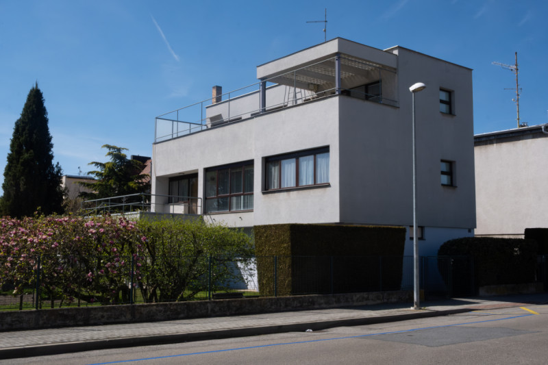 Švecova vila je ikonou budějovického funkcionalismu. Architekti Richard F. Podzemný a Kamil Ossendorf zde v polovině 30. let naplno rozvinuli principy moderní architektury inspirované Le Corbusierem.